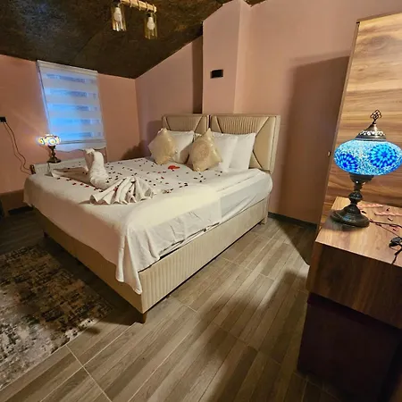 Hotel Novela In Stone House
