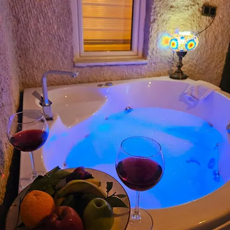Hotel Novela In Stone House
