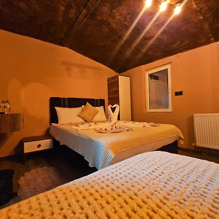 Hotel Novela In Stone House *