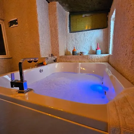 Novela In Stone House *