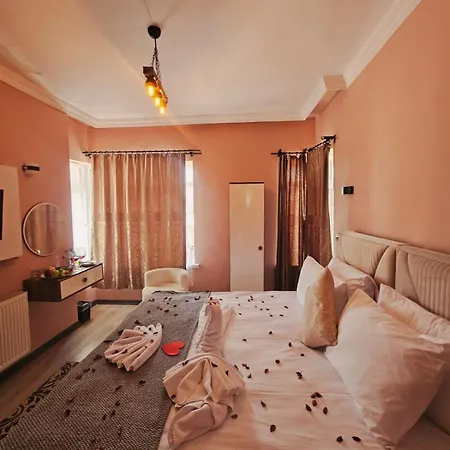 Hotel Novela In Stone House