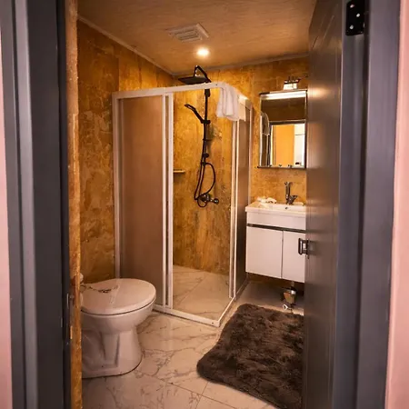 Hotel Novela In Stone House *