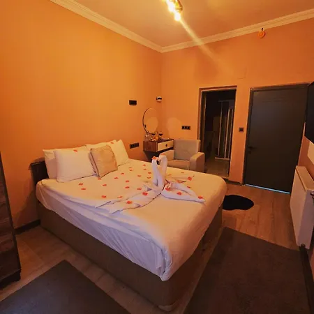 Hotel Novela In Stone House *